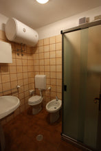 Carica l'immagine nel visualizzatore di Gallery, Riserva Appartamento | 4 ospiti max. Residence LeBaite